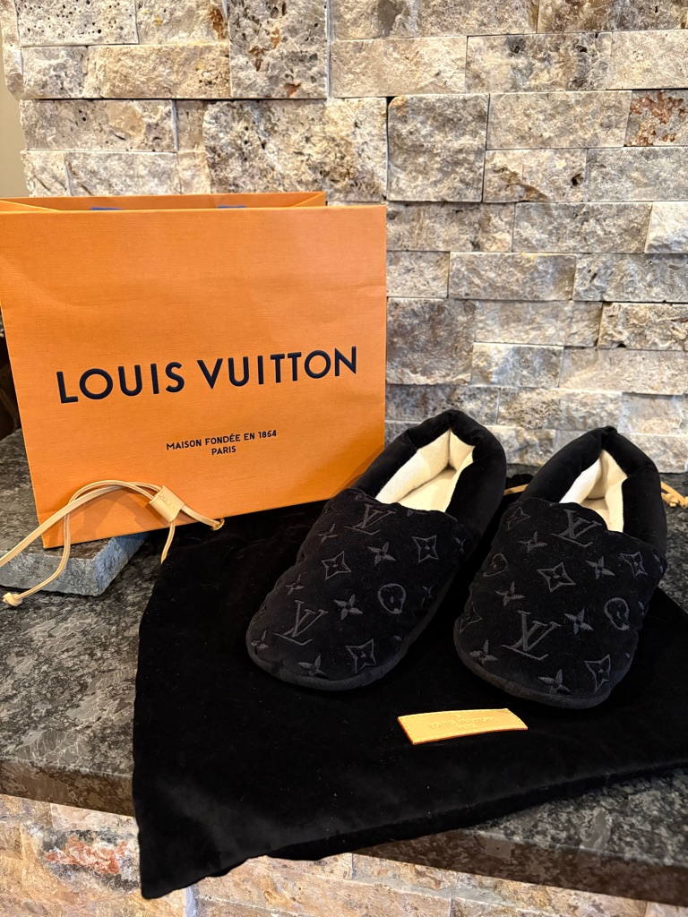 Louis Vuitton Dreamy New Black Velvet Logo Slippers